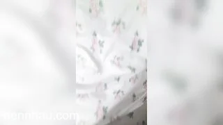 Cực đỉnh bé người yêu 2k5 mặc đầm thức chờ anh đi làm về