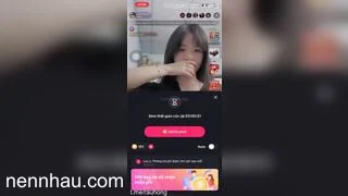 Bom tấn E teen sinh viên siêu xinh vú cực hồng lần đầu livetream khoe hàng nên hơi ngại