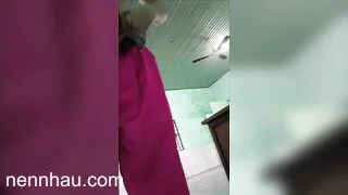 Cực kỳ nóng quay lén bé hàng xóm mình dây thay quần áo trông kích thích vl