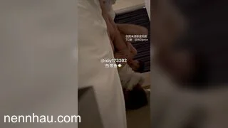 Đưa nhỏ b thân vào khách sạn vừa địt vừa quay video làm e sướng quằn quại liên tục full HD không che