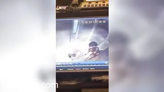 Chịch lén trong thang máy bị camera an ninh quay lại đỉnh của đỉnh