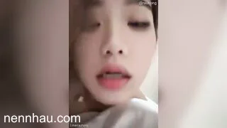 Mới nhất Dâm nữ xinh đẹp phê nhíu cả mắt khi giao hoan với con cặc dài to của a