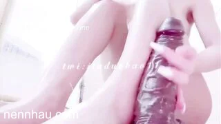 Chinese Bitch Mastur with Big Black Dido cực nứng