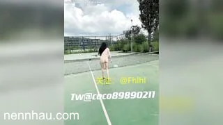 Dâm nữ khỏa thân khoe hàng trg sân cầu lông đánh bóng móc lồn public luôn tại chỗ cực đỉnh