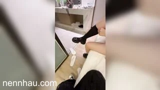 Cực kỳ nóng hẹn hò với bé lớp 12 rồi đưa em đi nhà nghỉ tránh nóng - phần 1