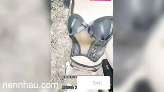 Dụ dỗ em gái lên rừng rồi đè em nó ra chịch tung lồn đỉnh của chóp