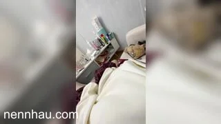 Siêu ngon sang thăm bé loli bị ngã xe thấy em ngon quá đè ra đòi địt luôn - phần 7