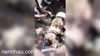 Nóng bỏng Vú đít của các cô gái trên đường phố đông người