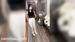 Cực phẩm Em cứ tròn mắt ra mút mặt còn biểu cảm thèm chim anh lắm 3