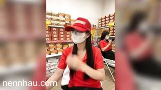 nhân viên winmart vừa làm em còn chát sex ngay ở chỗ làm - phần 7 cực kỳ nóng