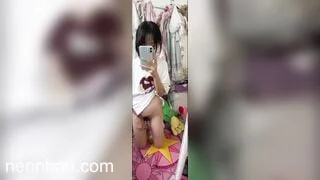 Bé loli quay clip thủ dâm trong phòng ngủ cực nứng