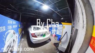 Cực phẩm cởi chuồng rửa xe cho khách