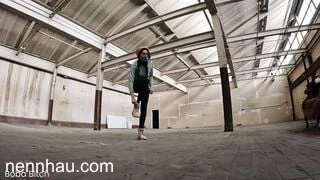 Tuyệt đỉnh Em gái thám hiểm nhà kho bỏ hoang 1 mình và thủ dâm