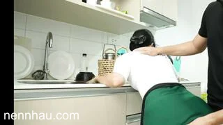 Nóng bỏng Cô Giúp Việc đang nấu ăn, Bị Tốc váy Móc lồn thủ dâm rên rỉ cực nứng