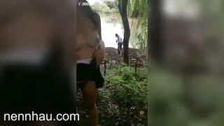 Dâm nữ show ngực bự cho lão nông dân xem đỉnh của đỉnh