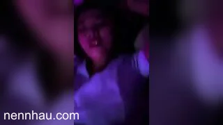 Vừa mới kết hôn xong mà cô dâu đã vội hẹn e ck sang phòng địt riêng cực hot