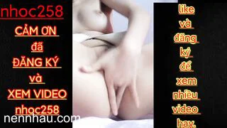 Em gái 16 tuổi mới lớn ở nhà một mình nứng lồn quá thủ dâm cho sướng lồn siêu hot