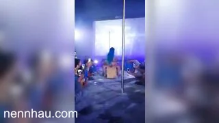 Siêu phẩm Này chắc chỉ có bên trời Âu thôi chứ địt nhau luôn trên sân khấu thì kinh rồi