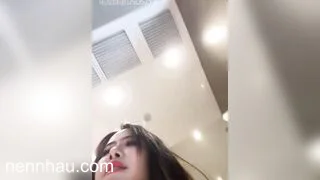 Dâm nữ xinh vú bự có sở thích show hàng public sau lưng đám đông v mới kích thích p4 nóng bỏng