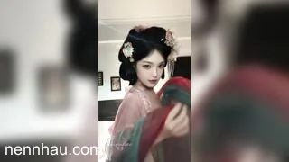 Siêu ngon Mặc đồ cổ trang khoe hàng trên live dâm đãng kích thích
