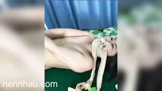 Hot nhất Đi đánh bạc thua bị bạn của chồng địt cho tê lồn rên la kích thích 1