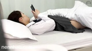 Đỉnh của chóp đặt cam quay lén phát hiện chị gái nằm thủ dâm