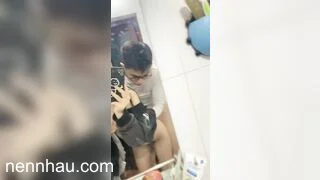 Clip Sex Cặp đôi sinh viên trẻ địt nhau trước gương cực kỳ chất lượng
