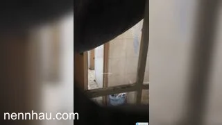 Quay lén qua cửa sổ e hàng xóm cực xinh vs cái lồn rậm lông vừa tắm vừa giặt đồ p2 nóng bỏng