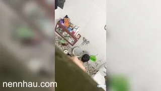 Trèo tường quay lén c dâu vú bự đi tắm đỉnh của chóp