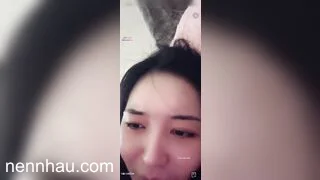 Mẫn Nghi e teen Việt múp xinh cực ngon livetream show hàng móc lồn dâm p2 cực nứng