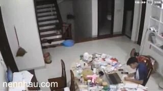 Thằng anh đang học bài mà con em cứ ở trần không mặc đồ chạy lon ton cực kỳ chất lượng