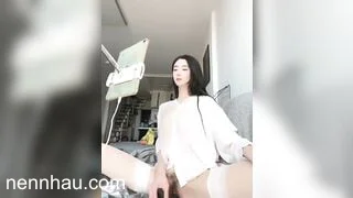 Tuyệt đỉnh streamer xinh đẹp live thủ dâm bán quạt