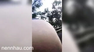 Gạ địt chị hàng xóm mông to trên sân thượng đỉnh của chóp