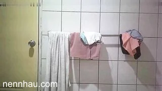 (Hack cam, quay lén) Em gái hàng xóm dáng ngon tắm hot nhất