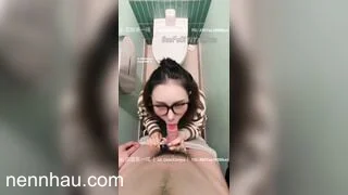 em sinh viên thủ dâm cho người lạ trong thư viện public cực ngon