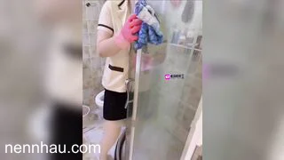 Cực kỳ nóng E nhân viên giúp việc dâm đãng vú bự đg dọn dẹp mà lại thèm cặc cậu chủ nhà cu to