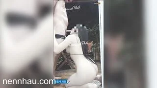 Địt e ghệ dâm dáng ngon thích public trc ban công,đg địt có ng đi qua làm chạy k kịp cực nứng