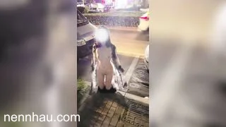 Dâm nữ dâm đãng show hàng public đứng ngoài đường bấm đth cho mọi ng xem cực kỳ nóng