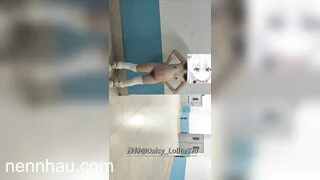 Cực kỳ nóng Rau non dâm đãng cởi đồ show hàng public trg trường tí thì bị các bạn bắt gặp