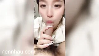 Đỉnh cao em xinh em còn tự tin quay phim lúc ăn xúc xích