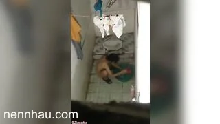Lén rình em gái hàng xóm cạnh phòng trọ tắm truồng (Hack cam, quay lén) cực ngon