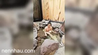 Siêu ngon Niềm vui khi tắm suối nước nóng khỏa thân ngoài trời