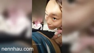 Nóng bỏng HS LÔI NHAU VÀO WC TRƯỜNG , RỒI CHÓI TAY BẮT, BÚ CU