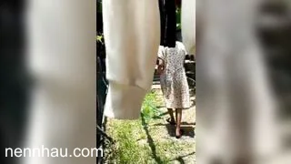 Cực hot Gạ địt chị hàng xóm ngoài vườn chồng vắng nhà 1