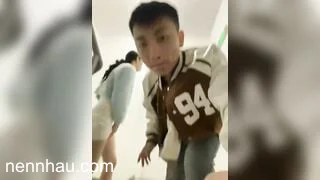 Cùng e ghệ dâm ra cầu thang show public bú lồn địt nhau kích thích sướng quá bắn trg xem ngay