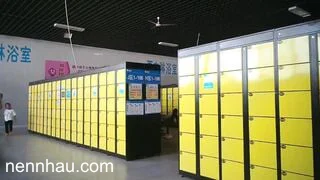 quay lén trong phòng thay đồ Cô gái trẻ ngực khủng nóng bỏng
