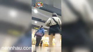 Bom tấn quay lén một cô gái trẻ mặc váy ngắn tại ga tàu điện ngầm