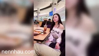 Bạo vl, lôi cặc bồ ra bú ngay trung tâm thương mại siêu hot