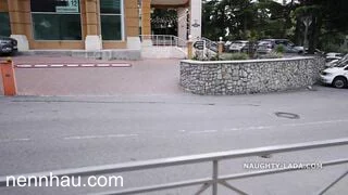 Đỉnh cao Cô gái dâm đãng xé váy khoe thân ngoài đường