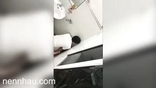 Quay lén đi wc phát hiện 2 em học sinh cấp 3 địt nhau trong nhà vệ sinh trường học cực hot